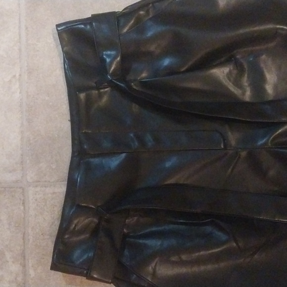 NWT Black Faux Leather Size XL Shorts with Belt - Picture 3 of 9